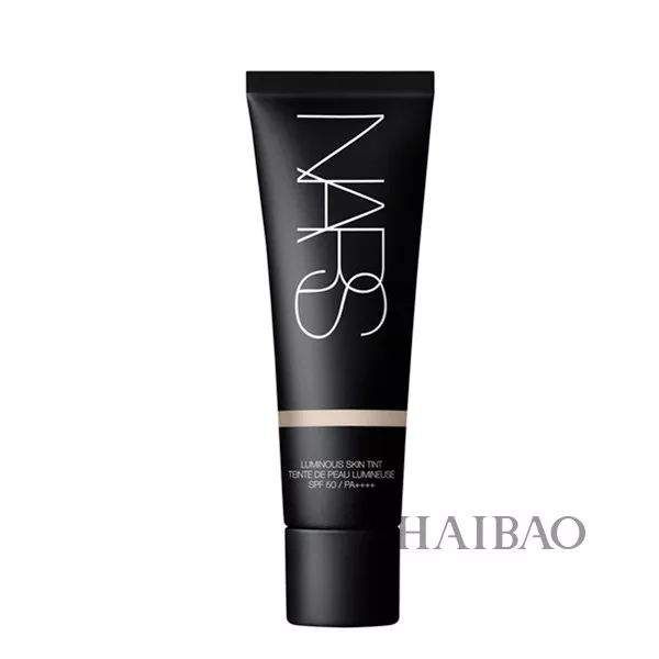 92年周冬雨跟00后易烊千玺宛如同龄人?!出道8年越来越嫩竟是因为.