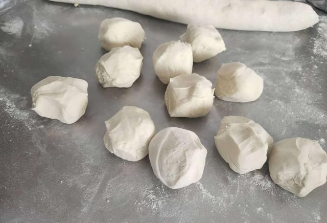 做法@老厨师教你做芹菜肉包子,皮薄馅多、松软可口,赶快收藏哦