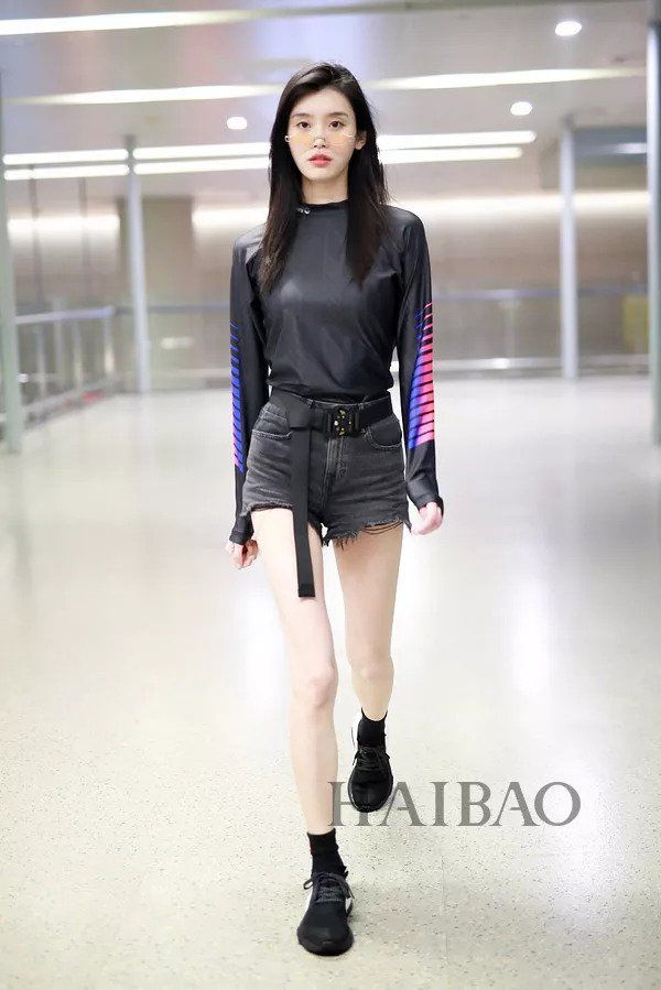 国模| 刘雯走起日系清新风，杜鹃依然气质范儿十足!