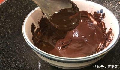  『饼干体』巧克力饼干别再买着吃了，不用水不用油，而且不用烤，在家就能做！