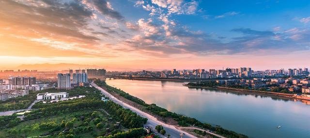  「江西」江西最胆大的城市，没有九江 赣州强，却冲击二线城市，