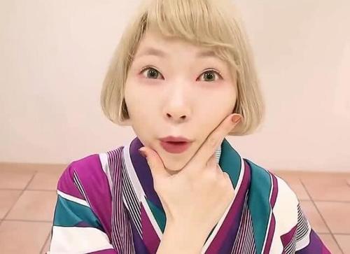 明明是个美女，化妆后都不敢出门