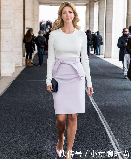 不一样伊万卡:图2穿带有黑点黑丝袜,图4穿印花小短裙!!