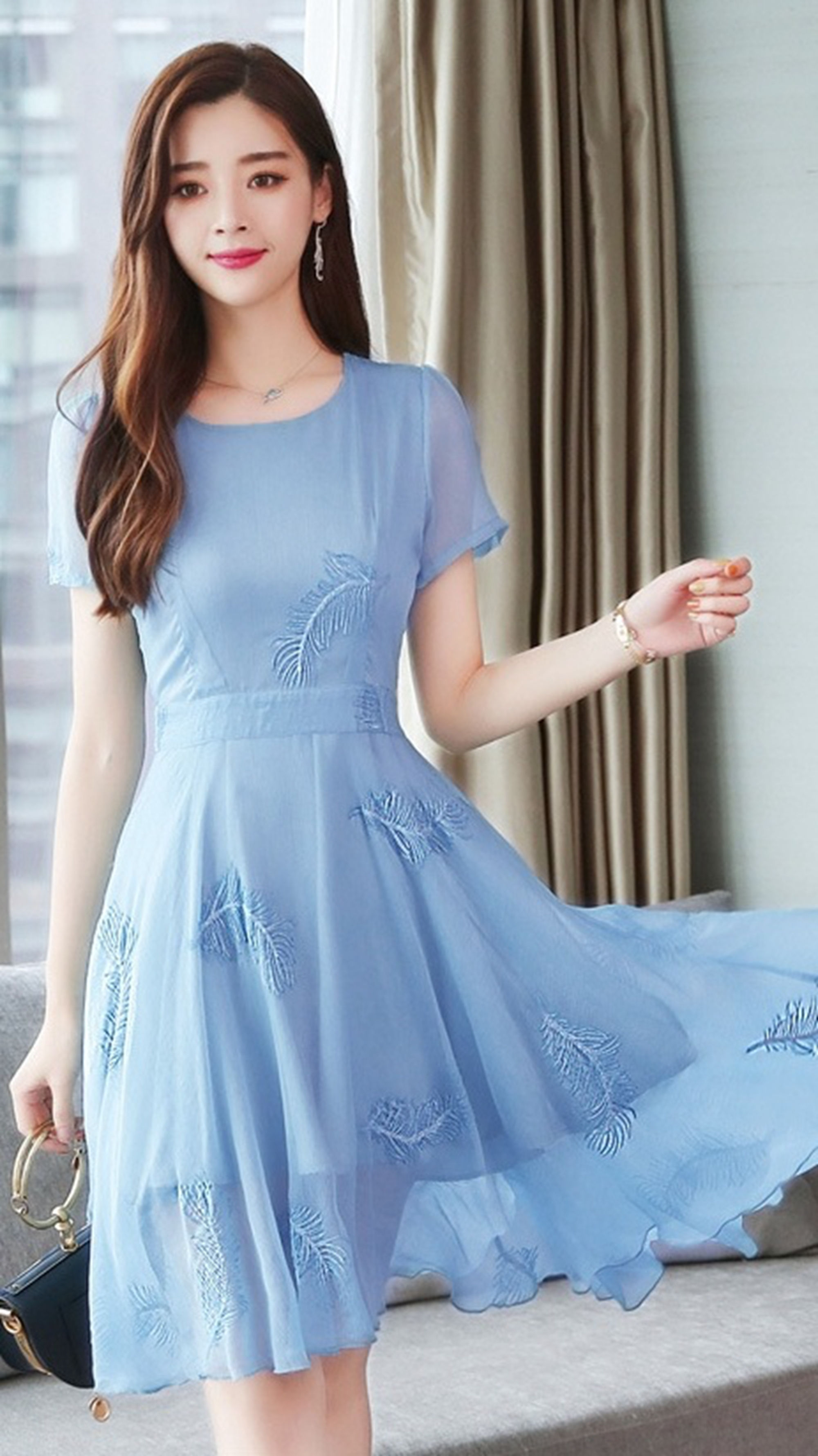 大码收腰修身雪纺连衣裙，不规则刺绣中长裙