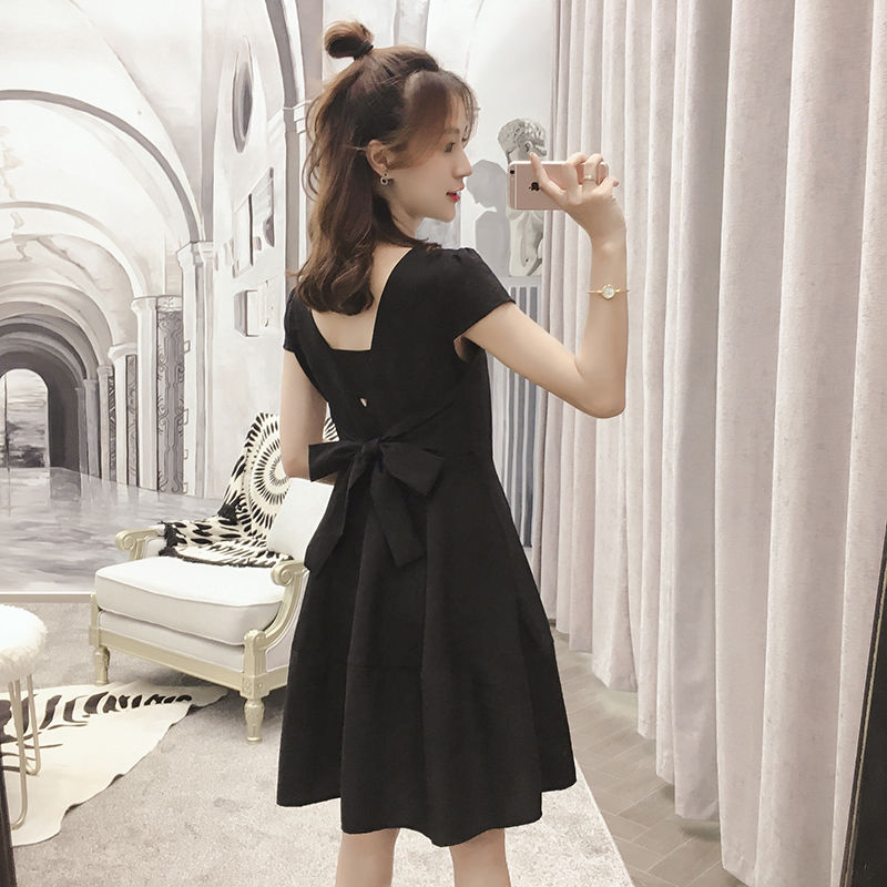 败家老婆，夏天去海边这样穿，身材前凸后翘，看完根本挪不开眼