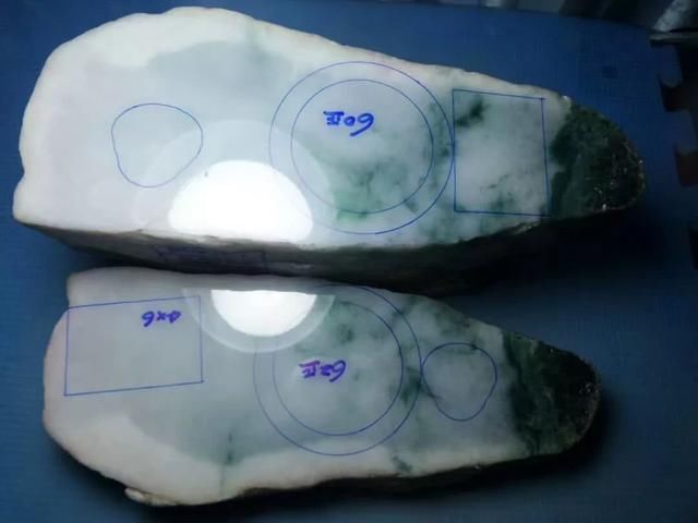 惊心动魄木那赌石，一刀切出8条飘花手镯，转手就卖100万！