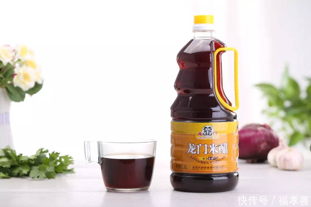 早晨洗脸水中加点它，60岁不长斑和皱纹！