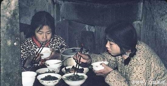 罕见老照片：看看上世纪70年代的中国什么样子，充满时代特色！