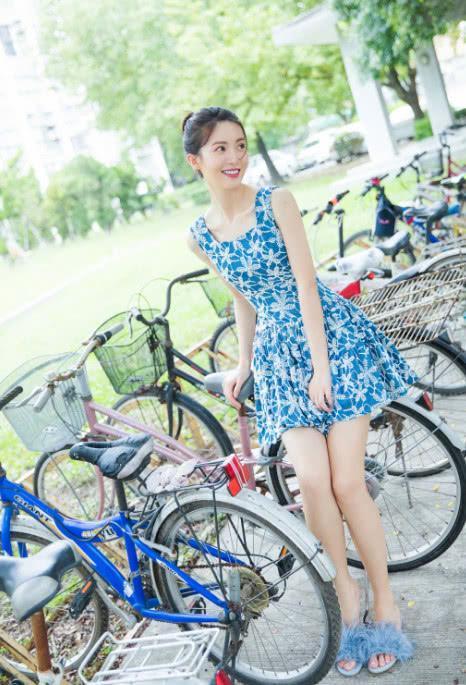 金晨真的是会秀，不愧是曾经俘获霸屏战神邓伦的女人