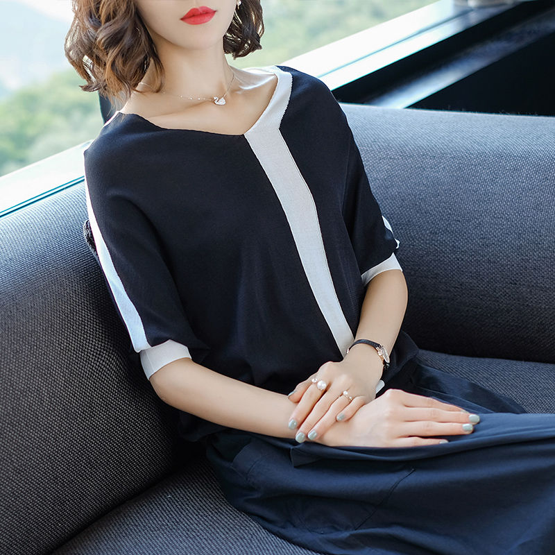 身材丰满的女人真敢穿，初秋“贼撩人”紧身打底衫，做性感小女人