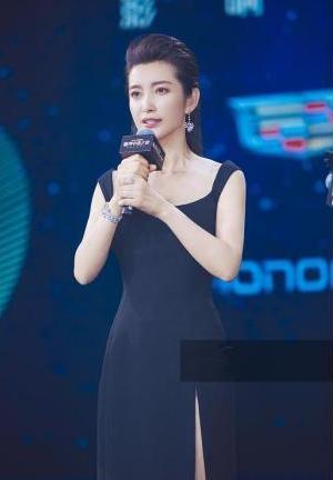 当白百何与李冰冰同穿黑色礼服，网友：俗气与仙气的差距一目了然