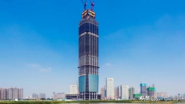 初始设计高636米的建筑，差点成我国最高建筑，可耗资300亿成烂尾