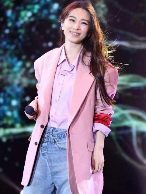  『撩人』Hebe田馥甄的魅力真是藏不住，穿粉色长裙甜美出镜，太撩人心弦了