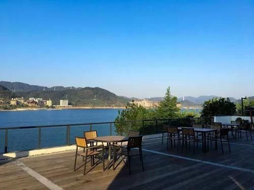  岛上的破：40岁中年大叔，买下一座岛，将岛上破屋改造成豪宅，让人羡慕