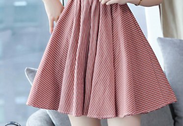 难怪妈妈越来越有贵妇味，原来是穿这样的气质A字裙，洋气精致