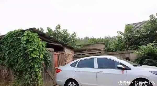  「收份子钱」以前是为了吃大餐，现在是为了去送钱，农村3种酒席