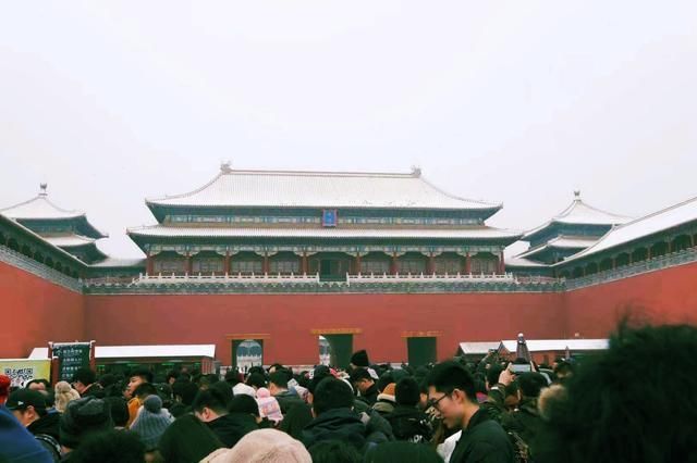 初雪照片刷爆网络，8W门票瞬间售罄，本文带你看看“无滤镜”故宫