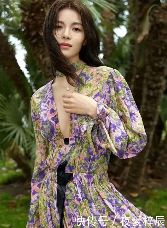  气质：今年喜欢穿花裙子的女人，跟着明星这样来搭配，气质优雅更有腔调