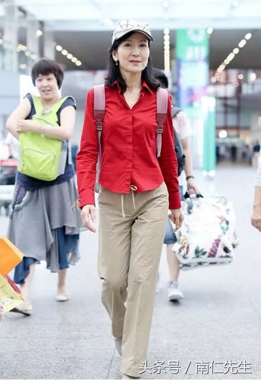 不老女神赵雅芝穿红衣嫩成少女，网友:不是60岁的陈美琪能比的