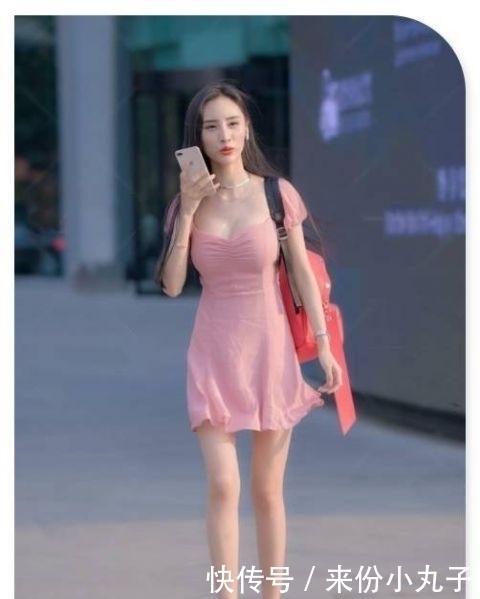 减龄|街拍:小姐姐“粉红芭比”系列的连衣裙,减龄时尚又大气!