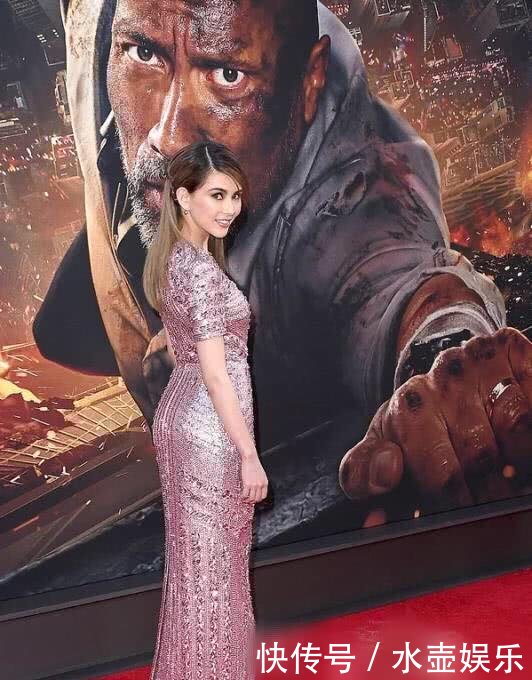 昆凌穿粉色亮片裙秀好身材，网友：真不信你是两个孩子的妈！