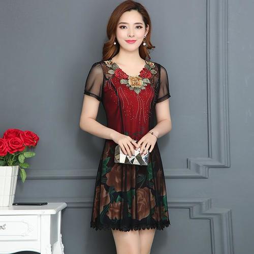 女人上了40怎么能没有件“中国风”的旗袍,展现独属于你的优雅