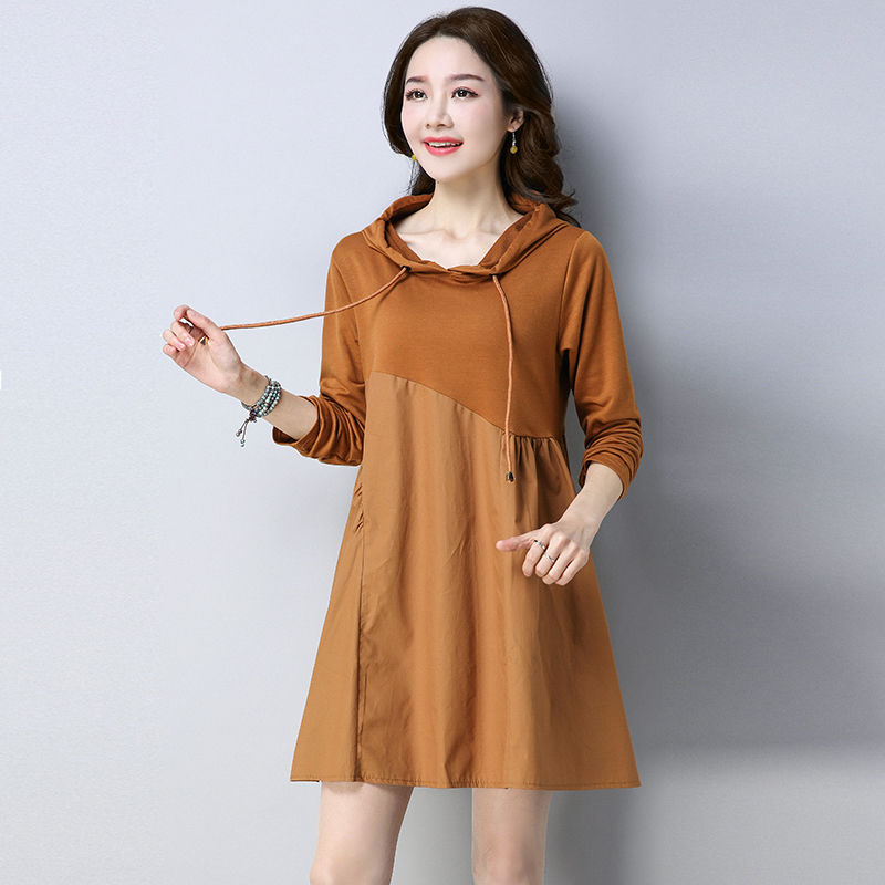 女人不能亏待自己，这洋气的卫衣裙，一件才一百多，超仙