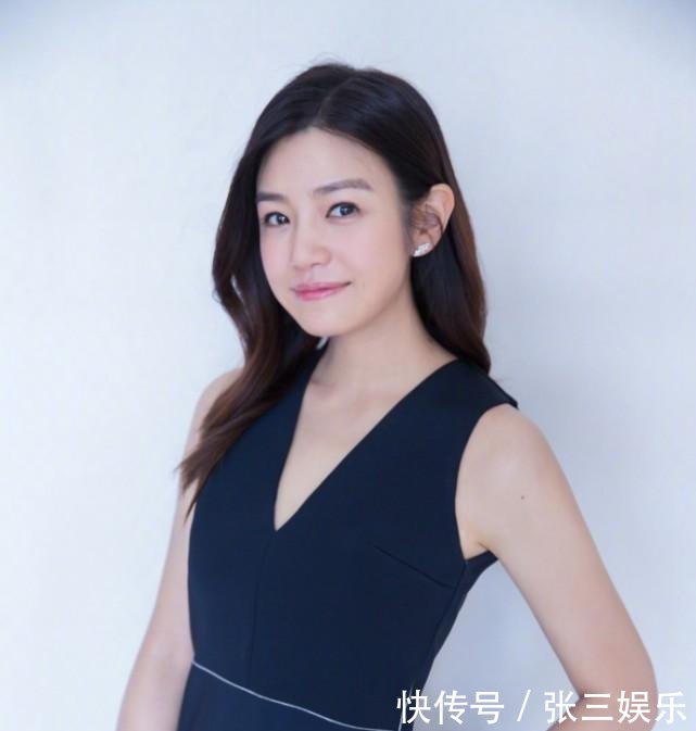 陈妍希现身活动, 裙子短到腿都纽成麻花了, 网友: 简直不能接受!