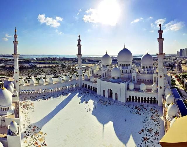 世界上最奢华的清真寺，用了46吨黄金，总造价超过380亿！