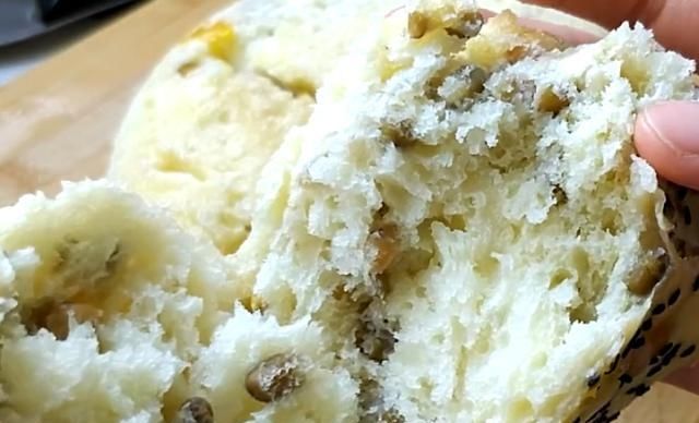  「黄豆和绿豆」黄豆别再打豆浆，加半碗绿豆，锅中一蒸，蓬松暄软，比面包还香软