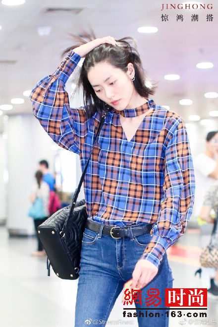 刘雯素颜依旧能打!随便踩双拖鞋就美上了天