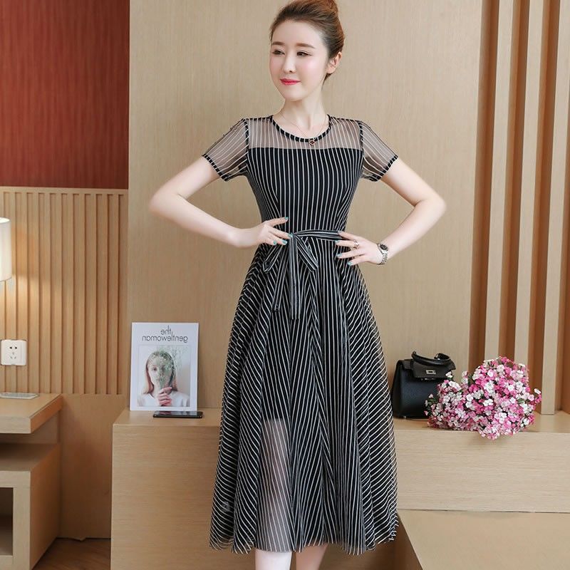 女人千万不要太随便，这样美丽性感有女人味的裙装，让你成小美人