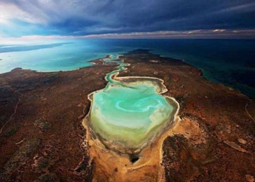 世界之最，崎岖海边悬崖到安静的礁湖，超过一千五百公里的海岸线