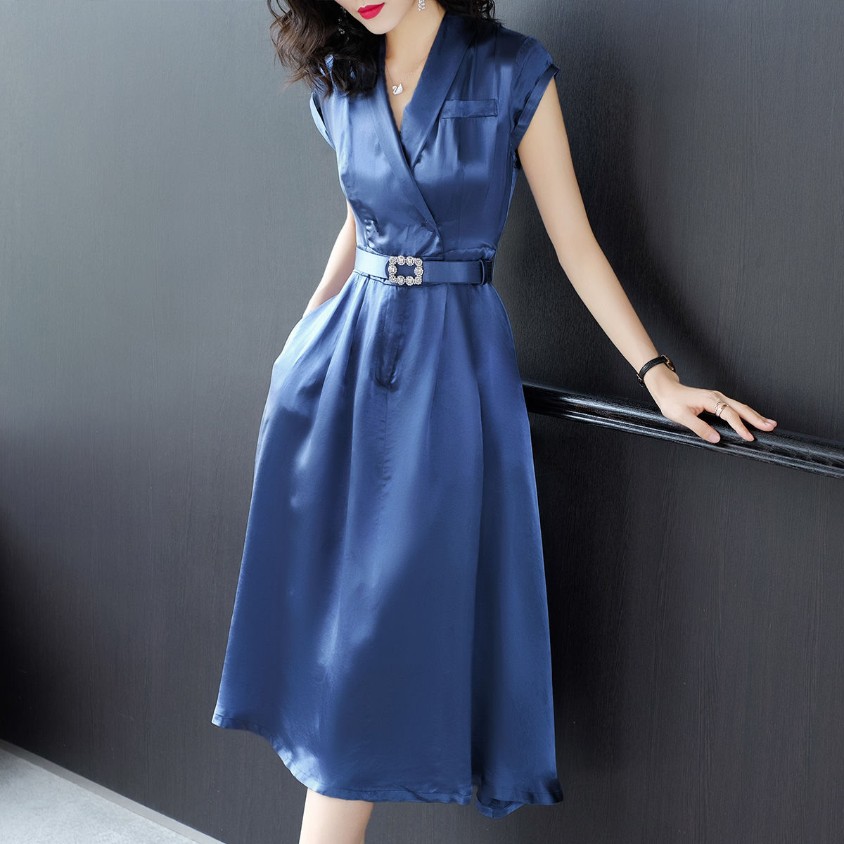 到底是“流氓裙”好看还是“魅惑裙”更美?老公:两件全都买了