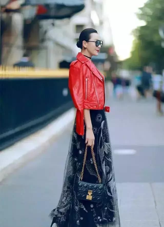 刘嘉玲从来都是穿衣范本，但这件裙子下半身真让她难堪！