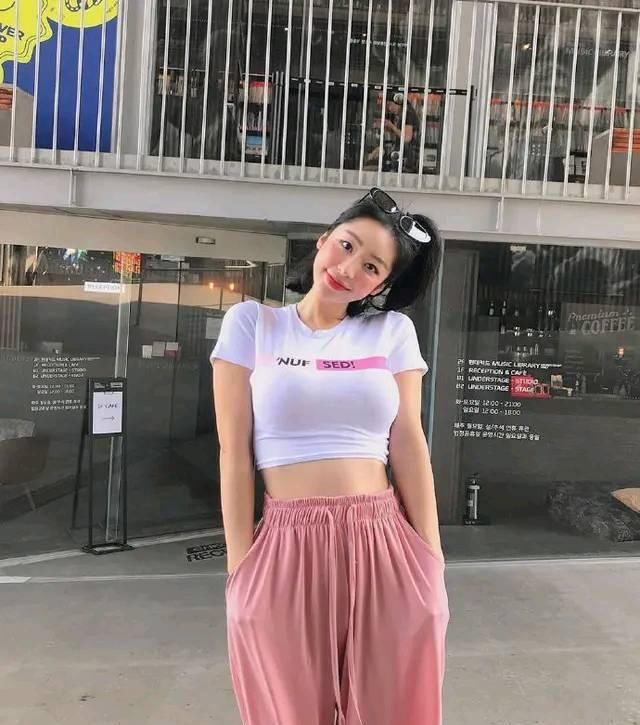 『性感』成熟的女人也很美,小姐姐阔腿裤秀性感身材