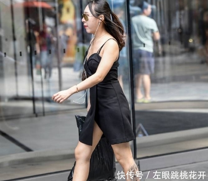 气质|二狗街拍集:时尚尖头高跟鞋,映射出美女修长的身姿,气质加倍