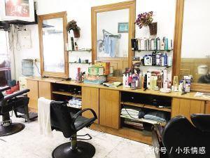 农村80后小夫妻理发一天能挣两千,没想到老公