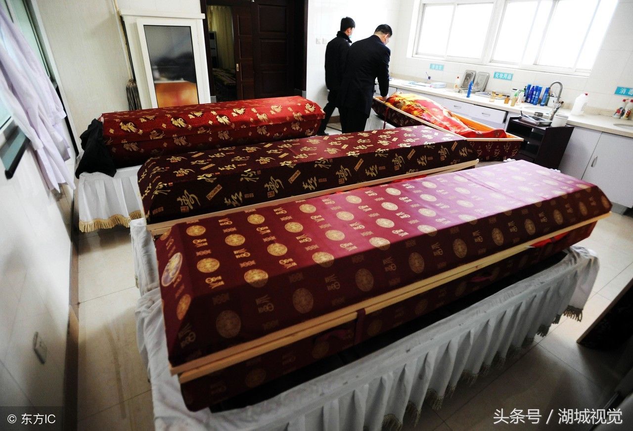 男子在殡仪馆工作15年，每天为十几位逝者化妆，从不敷衍了事