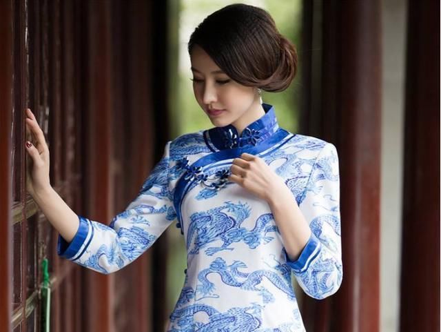 为什么旗袍会两边开衩，而且开的那么高!