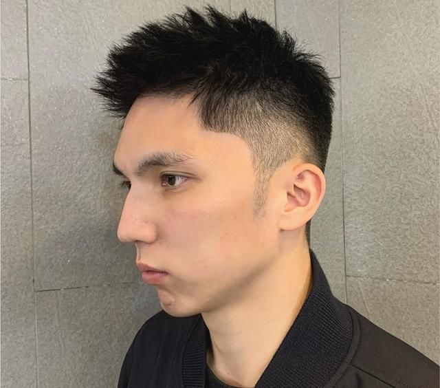  「把两边」“两边剪短，中间不动”发型，男生剪完这几款，时尚又帅气