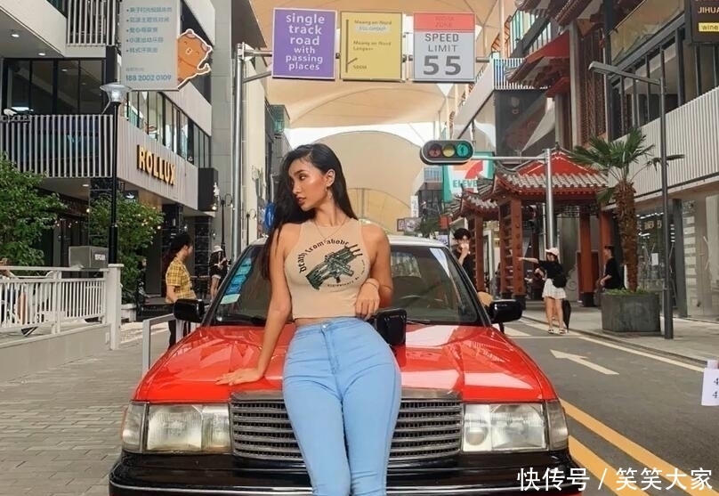 『 欧美』感受到欧美式的身材比例,健身网红与紧身牛仔裤结合