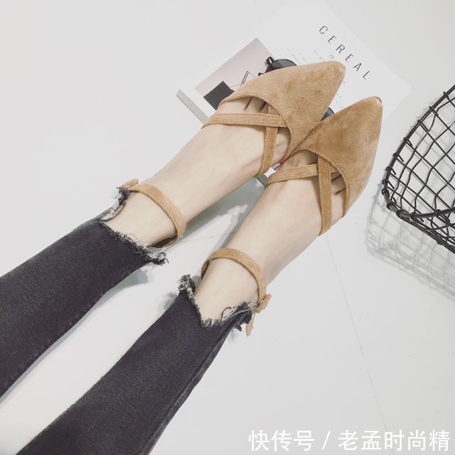 「尖头浅口」粗跟与尖头天生一对,拉长腿部线条,展现女人优雅范!