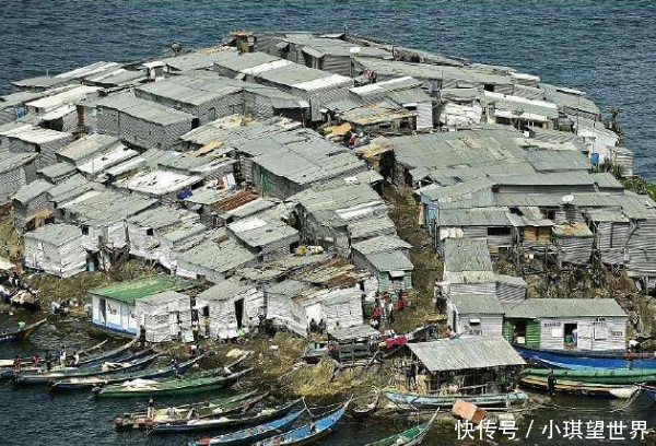 世上人口最密集的地方，3亩大的小岛，却居住了上千人，人均2平方