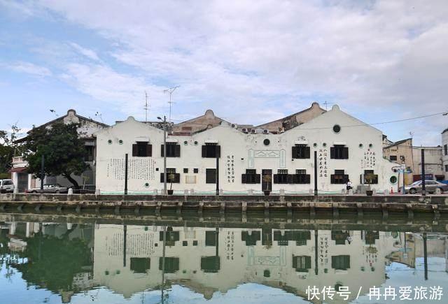 一个名字比中国还要中国的外国城市, 因一道海峡举世闻名！