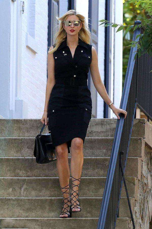 37岁伊万卡:无袖上衣显身材，图4下楼梯自带气场!