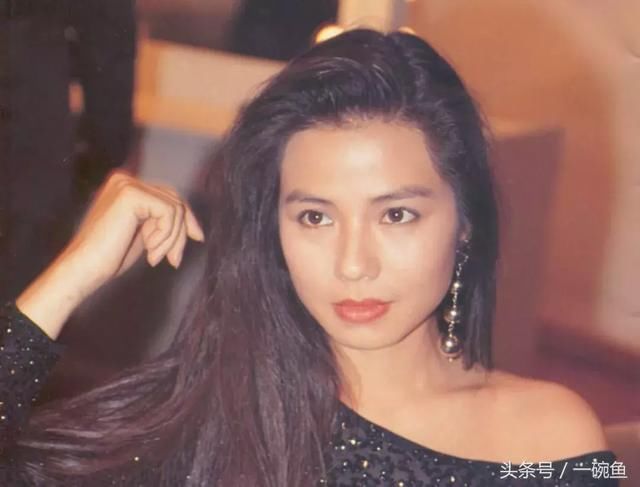 王祖贤从不修眉，邱淑贞最爱大红唇……被火爆抖音复古港风妆惊艳