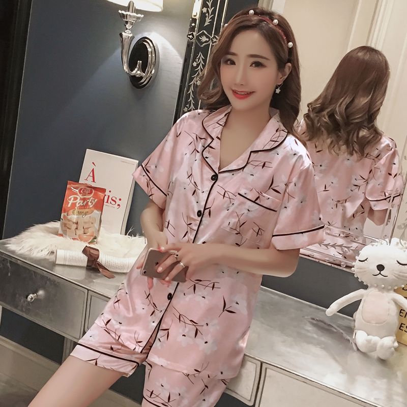 原来女人在家都喜欢穿这样的睡衣，既凉快又不失美丽，女人味爆棚