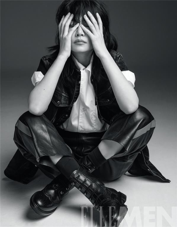 《延喜》高贵妃卸浓妆穿DIOR、PRADA拍时尚大片，难得秀美背