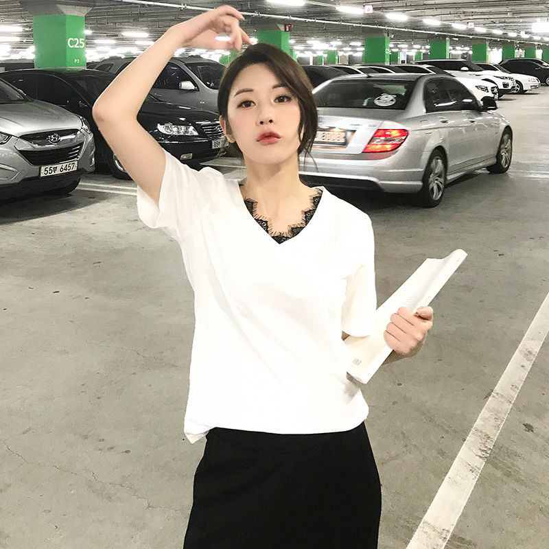 女孩子衣服不能穿的太随意，穿这样的衣服，真的是时尚又显气质